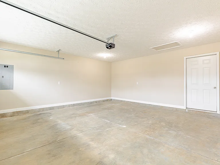 305 Breckinridge Cir — Photo 11