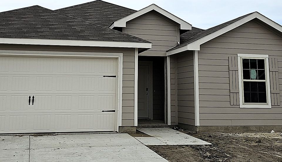 1st image of 332 Boxwood Dr