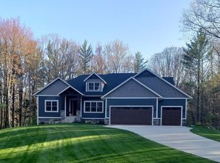 2245 W Fruitport Rd, Spring Lake, MI 49456