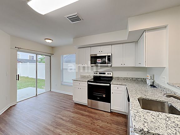 3rd image of 105 Green Cove Ct