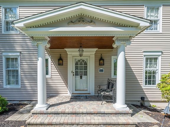 5th image of 11 Laurel Ln
