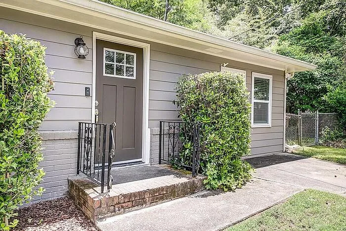 3 bed, 2.0 bath, 1449 sqft, $2,450 — Photo 2