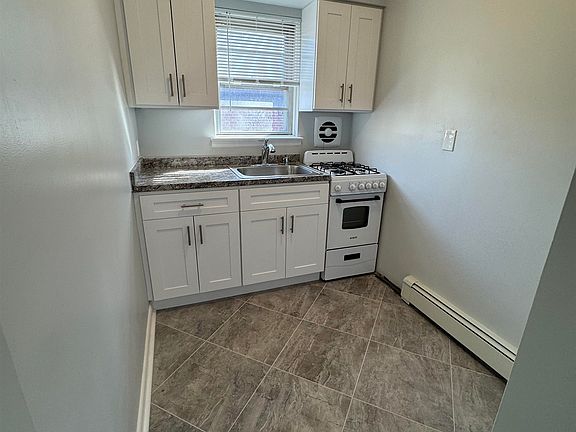 5th image of 325 Essex St #E