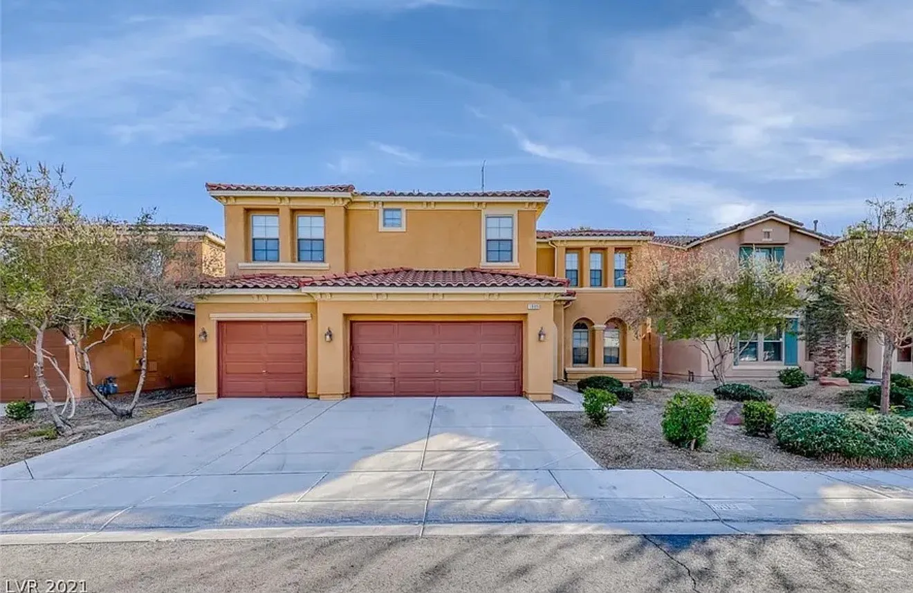 8 bed, $750 — Photo 3