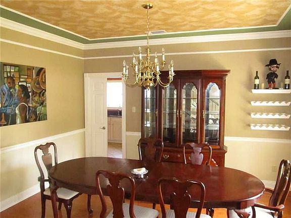 4th image of 8 Five Oaks Dr