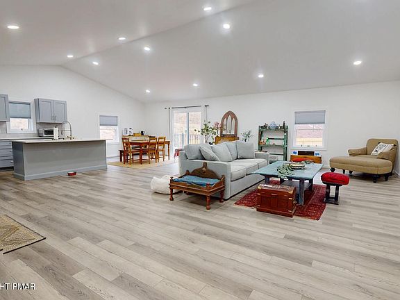 5th image of 128 Pitch Pine Dr