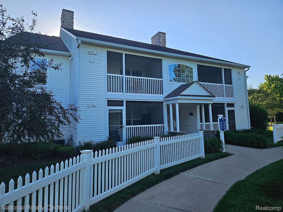 1st image of 2860 S Knightsbridge Cir