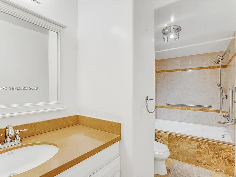 1000 Parkview Dr #614 — Photo 17