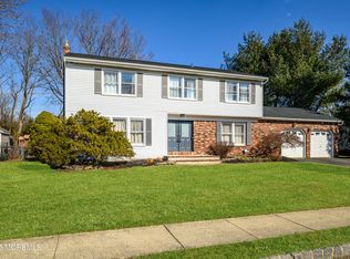 8 Cypress Ln, Marlboro, NJ 07746