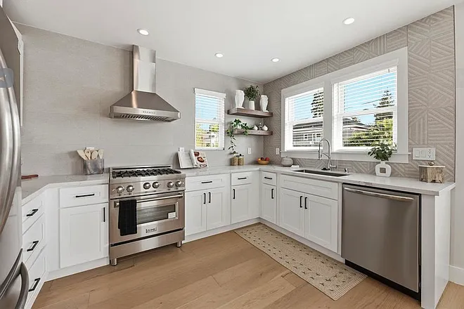 2 bed, 1000 sqft, $4,500 — Photo 3
