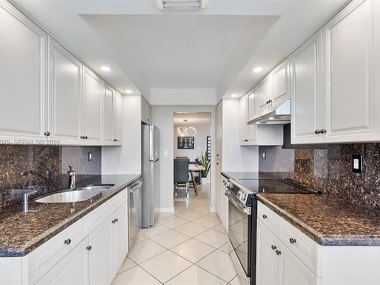 18031 Biscayne Blvd #1401 — Photo 16
