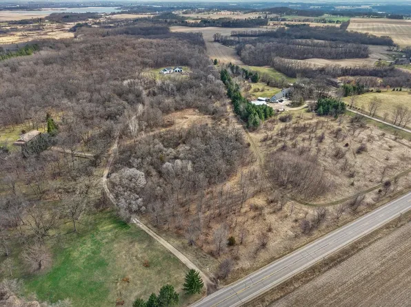 5341 NORTHWEST HIGHWAY, Waterford, WI 53185