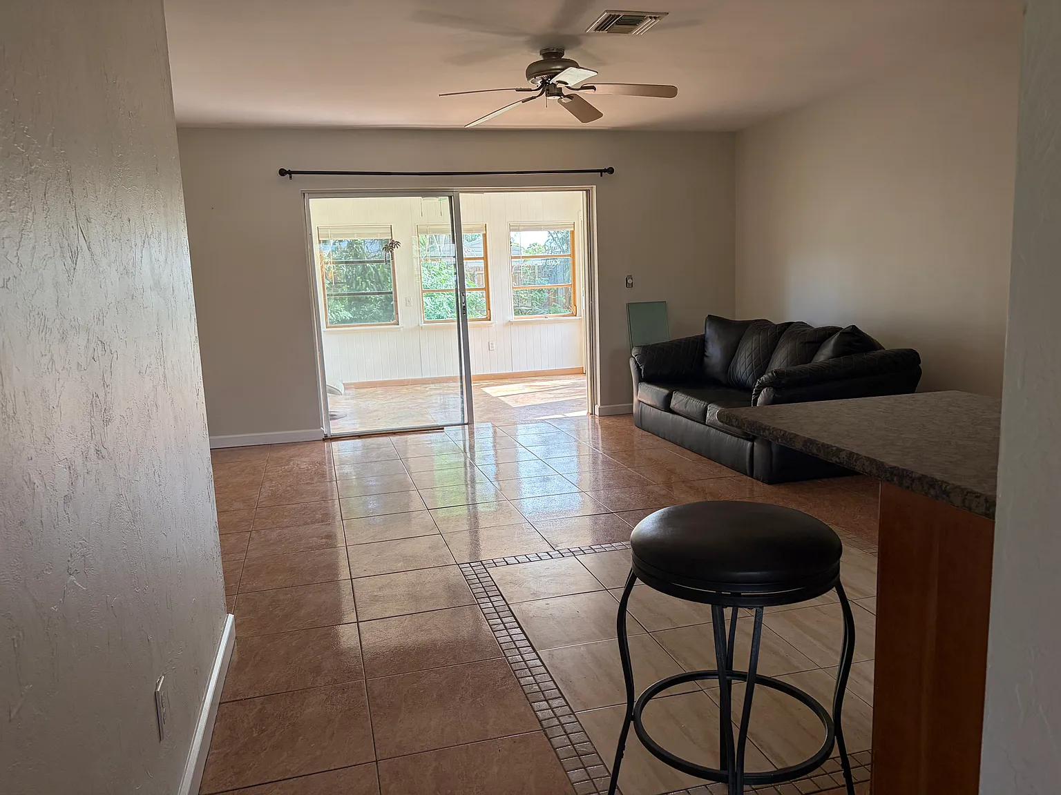 2 bed, 1150 sqft, $1,900 — Photo 1