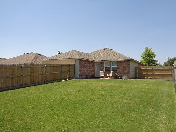 4th image of 2908 Lake Vista Dr