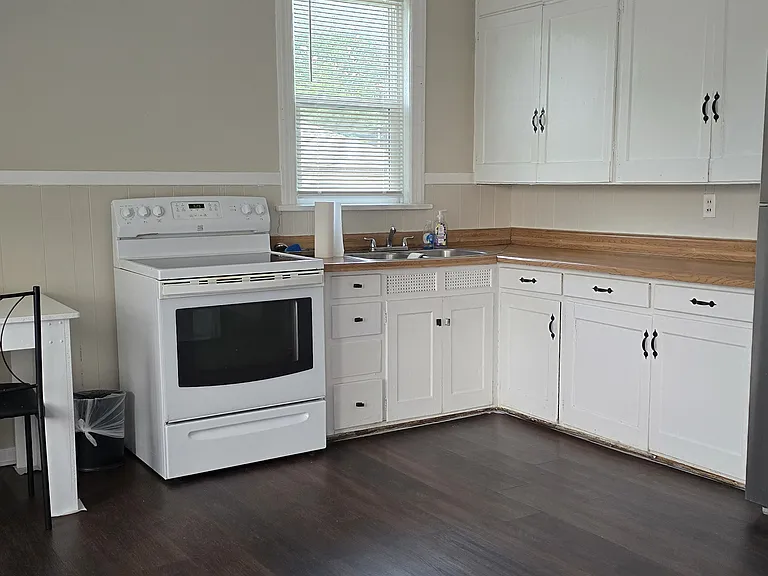 1137 N Main St #2 — Photo 3