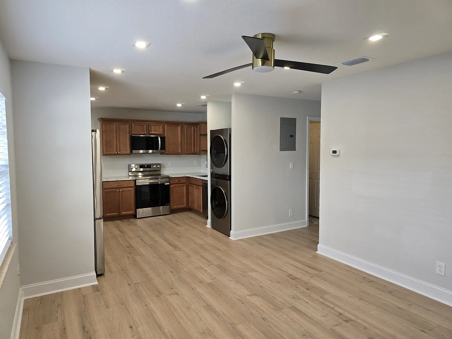 1706 N Tampania Ave - D — Photo 2