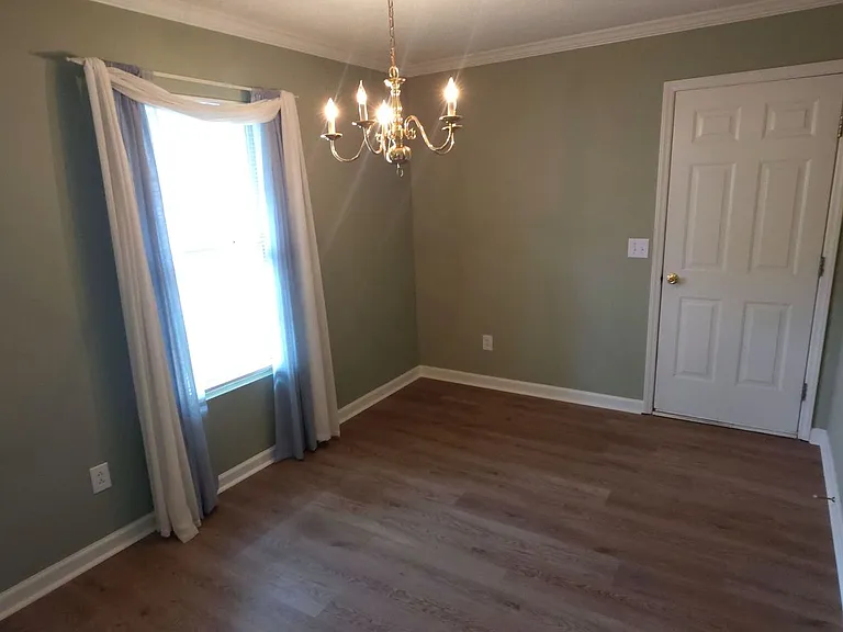 137 Westmont Dr — Photo 6