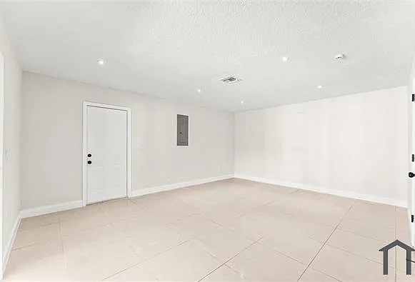 18055 W Sycamore Dr — Photo 9