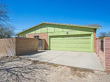 Garage off of 20th