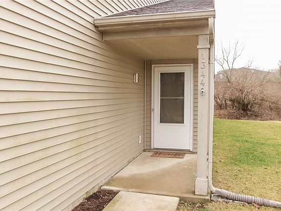 2nd image of 1344 Castleford Ln
