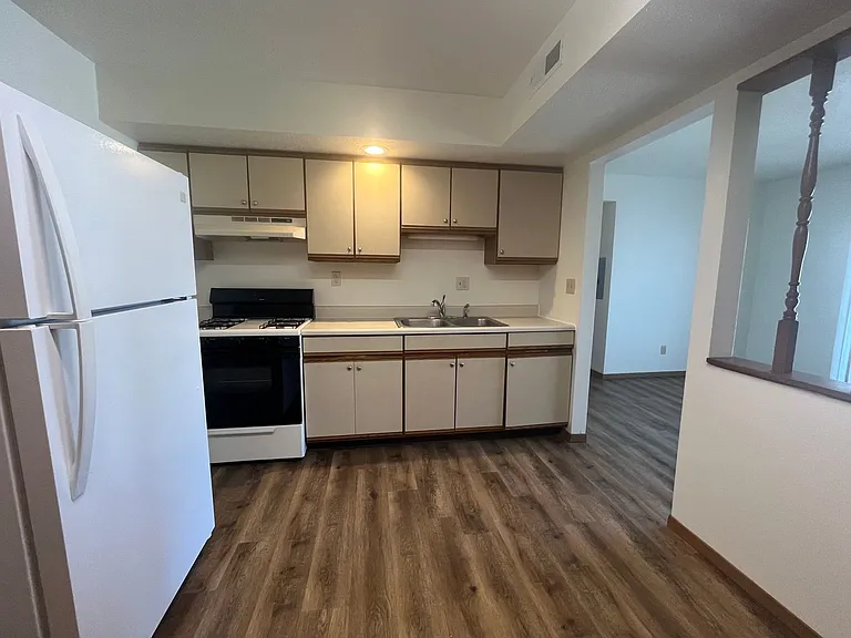 429 S Silverwood Ln #6 — Photo 4