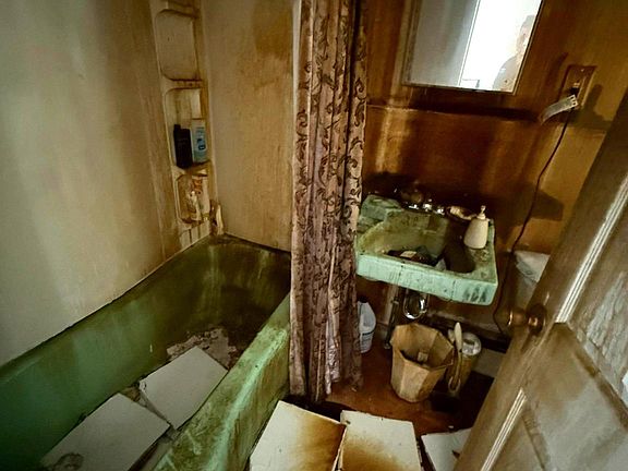 5th image of 335 Elizabeth St