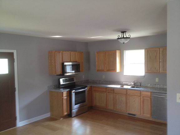 4th image of 225 Delaware St
