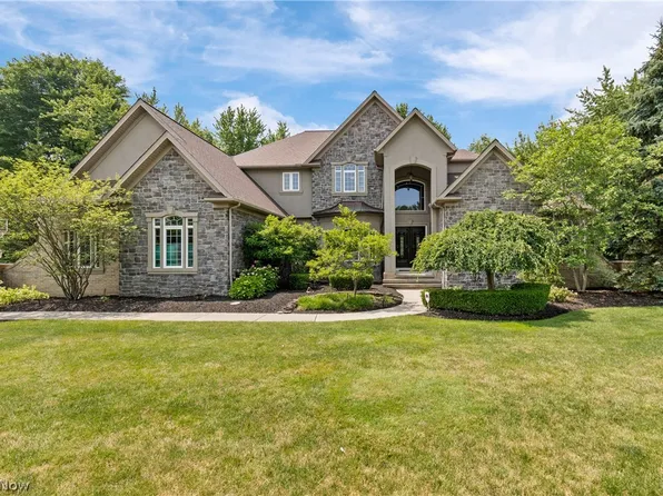 38275 Flanders Dr, Solon, OH 44139