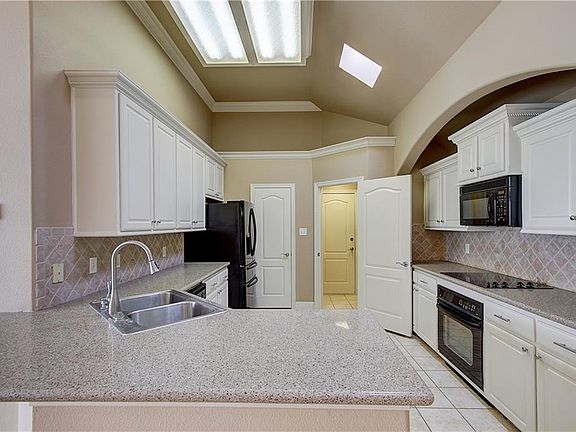 4th image of 6050 Lake Way Mews
