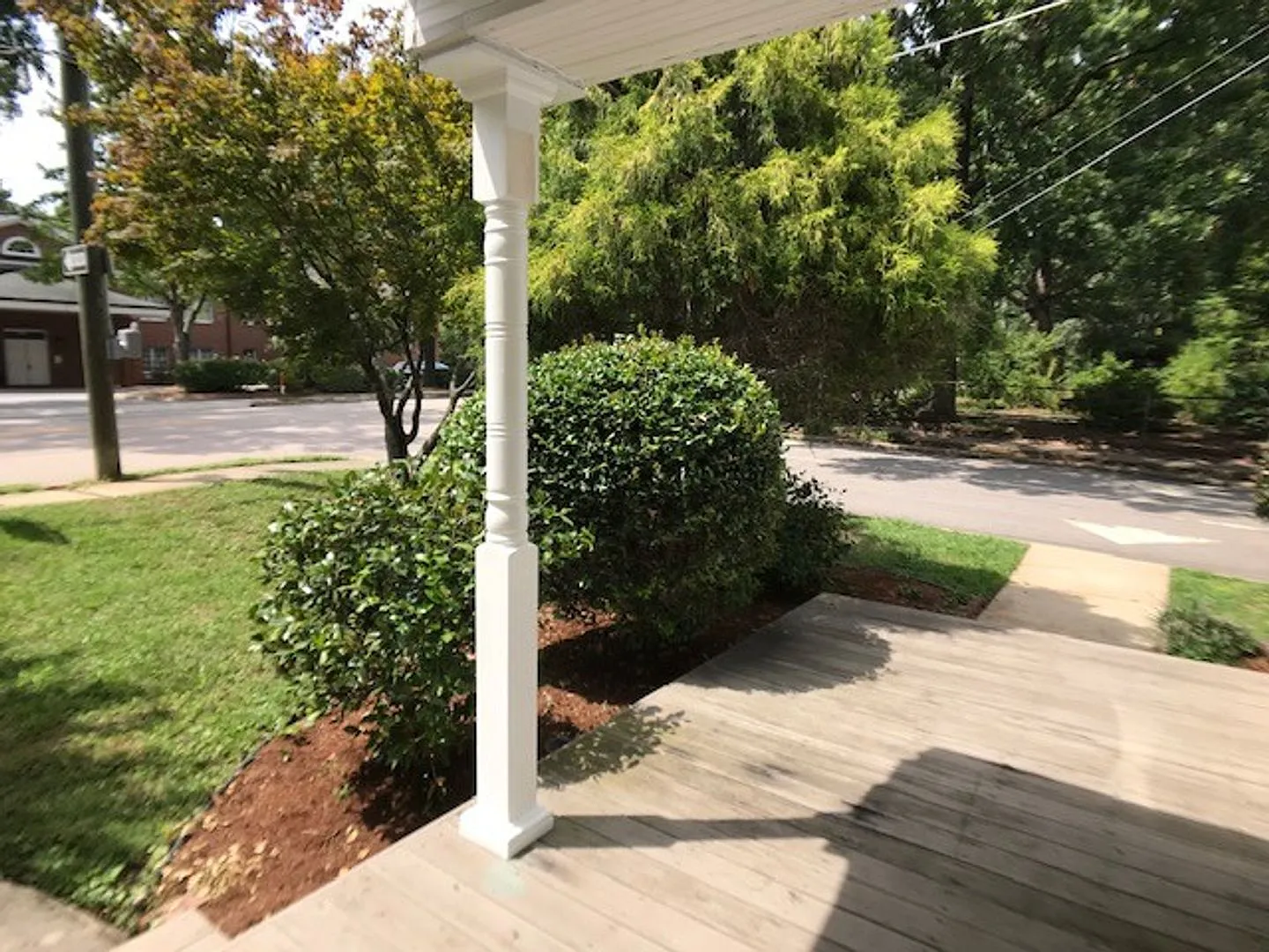 Adorable Inside the Beltline bungalow with lots of charm! — Photo 3