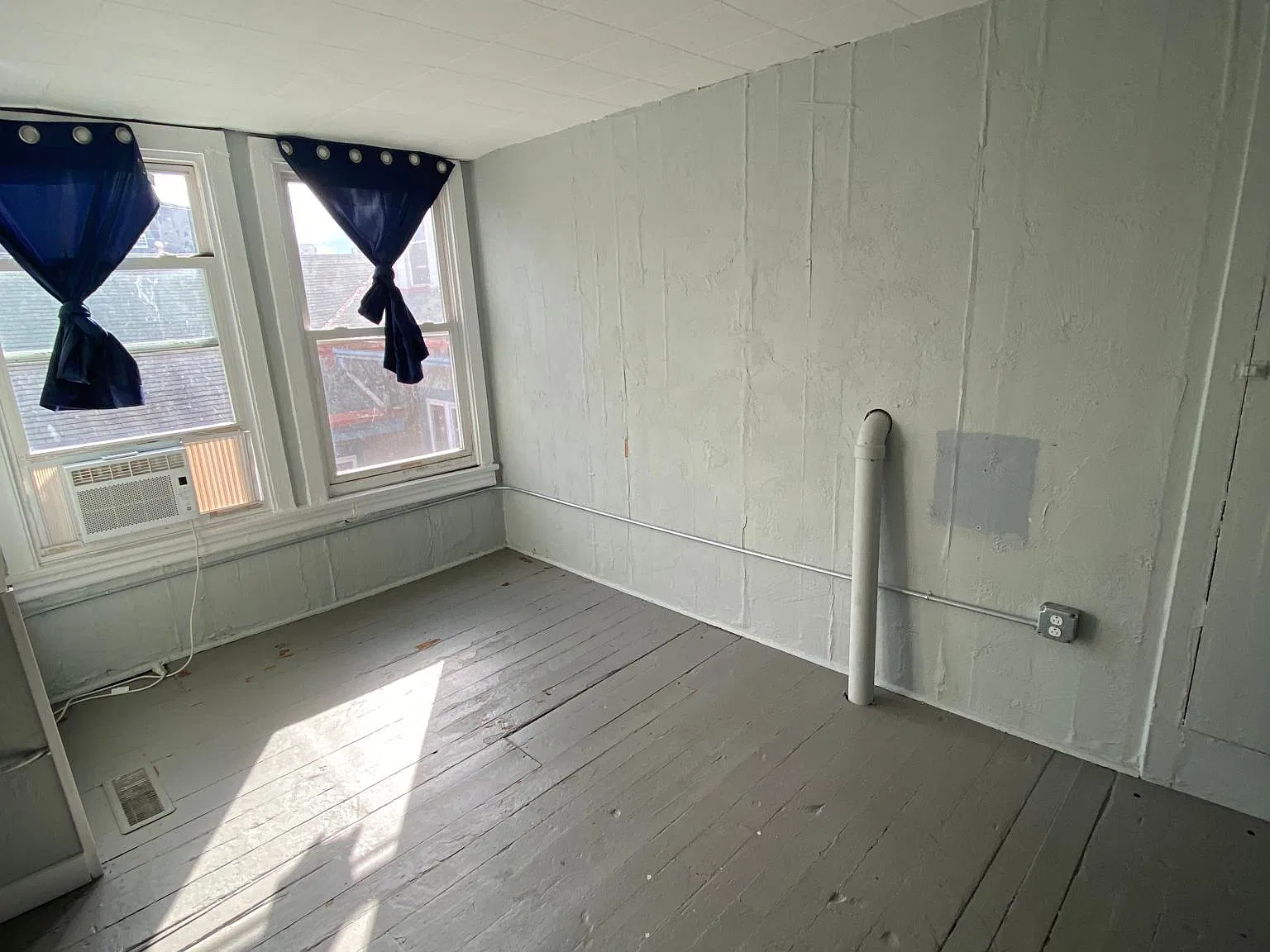 4404 Butler St — Photo 2