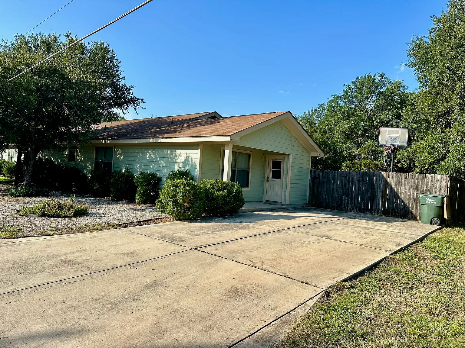 3 bed, 1384 sqft, $1,795 — Photo 1
