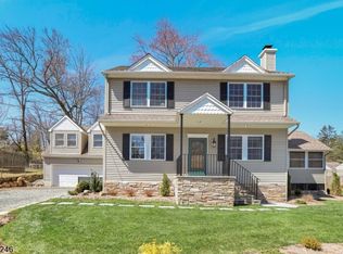 15 Delaware Ave, Lake Hopatcong, NJ 07849