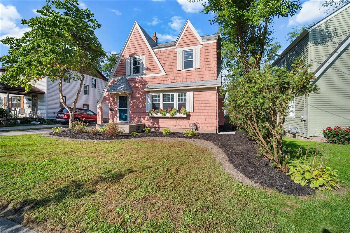 3 bed, 1257 sqft, $2,500 — Photo 3
