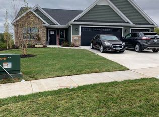 6322 Deere Creek Ln, Davenport, IA 52807