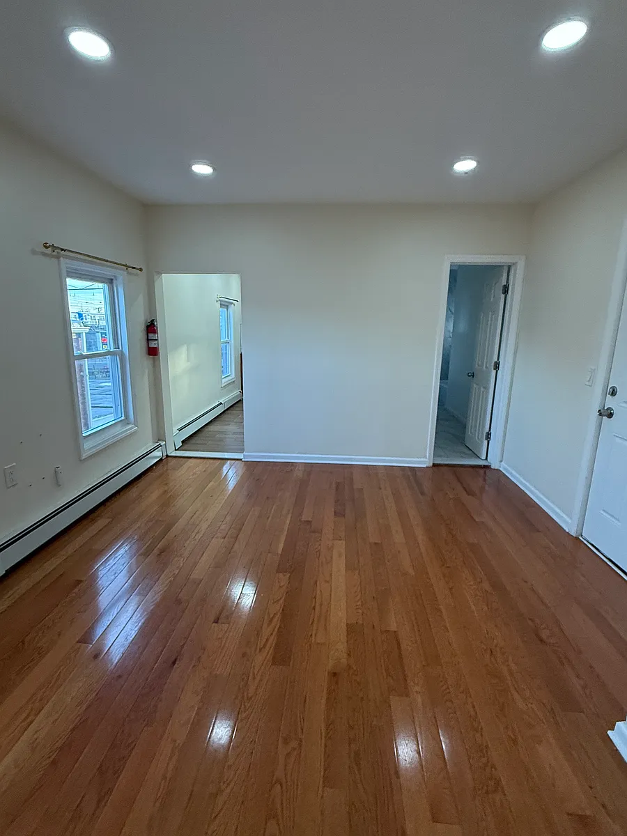 Building Photo - 30 Elm St #2