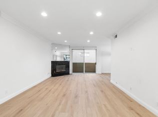 200 N Almont Dr APT 105, Beverly Hills, CA 90211