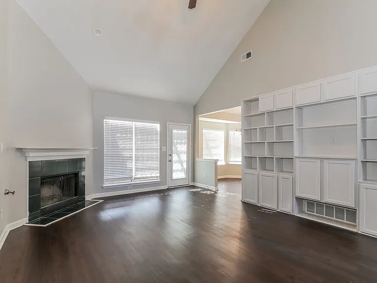 9093 Weeping Cherry Ln — Photo 2