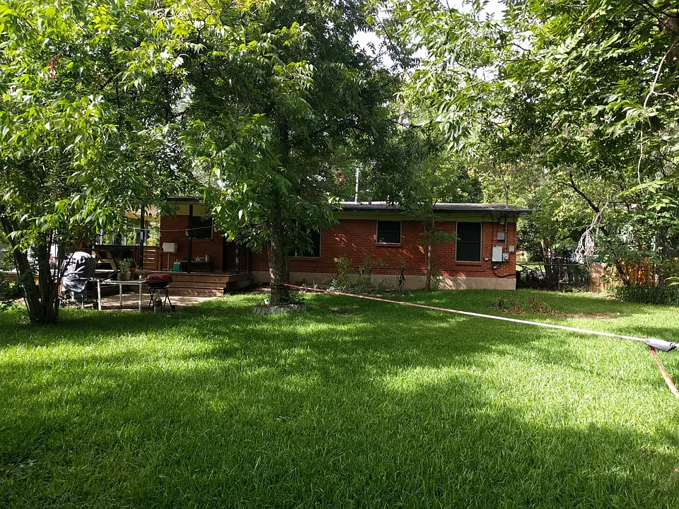 1211 Larkwood Dr