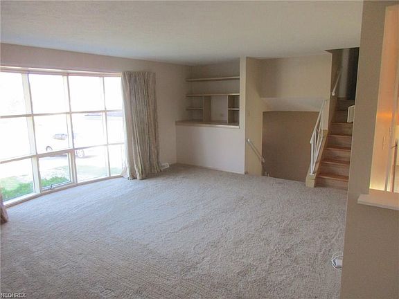 3rd image of 36026 Hillcrest Dr