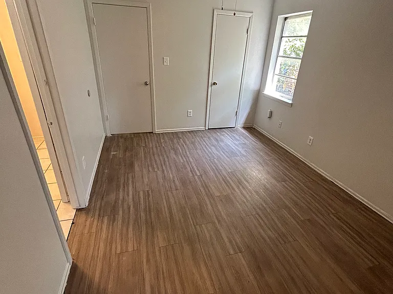 2300 Meadow Crst — Photo 3