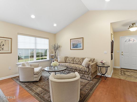 5th image of 23 Pine Hollow Lane