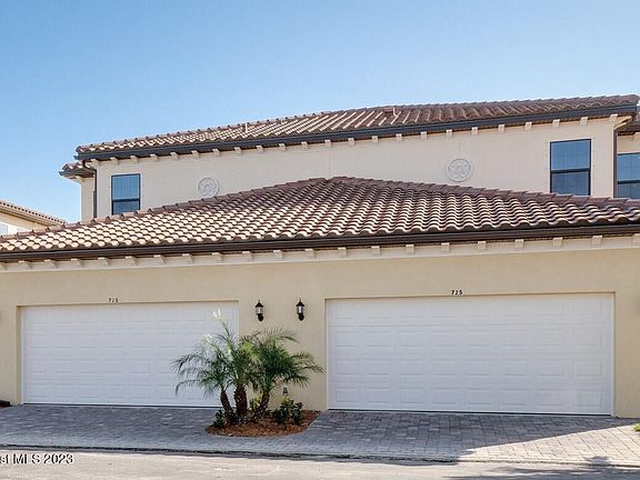 3rd image of 723 Lanai Cir #723