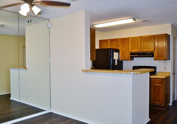 4th image of 4400 Columbus Trl