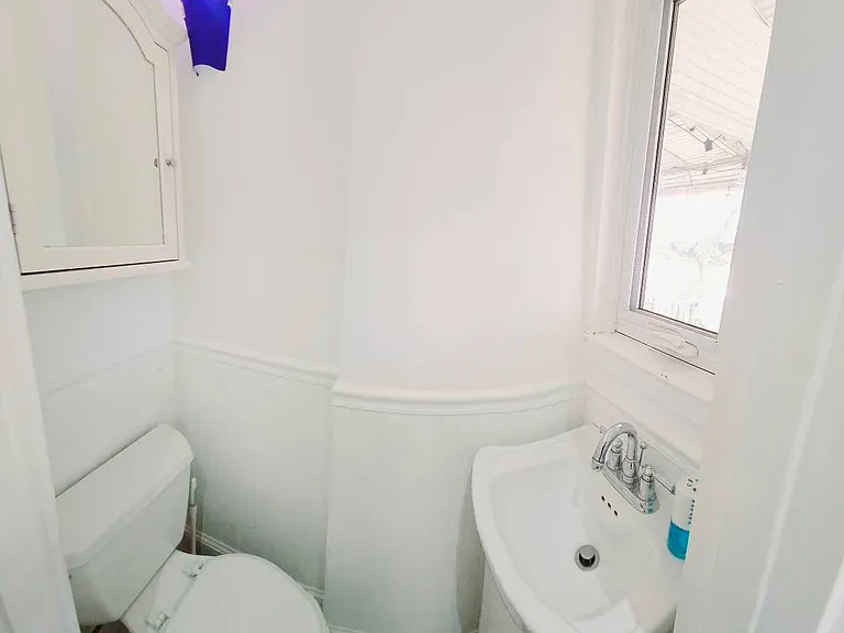 906 Huntington Ave — Photo 4