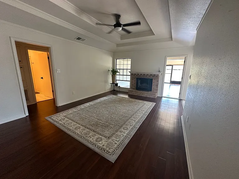 4731 Longstreet Pl — Photo 3
