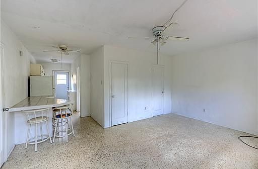5th image of 7751 Hawthorne Ave