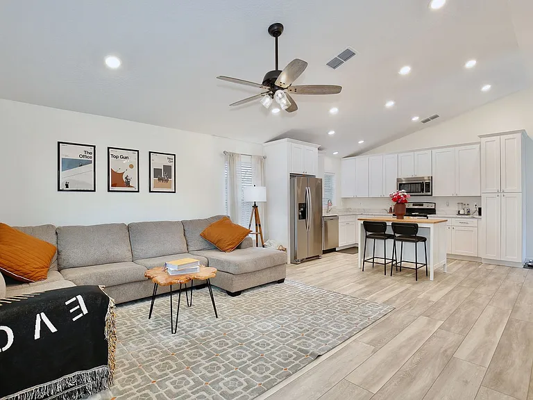 765 Hendrix Ave — Photo 1