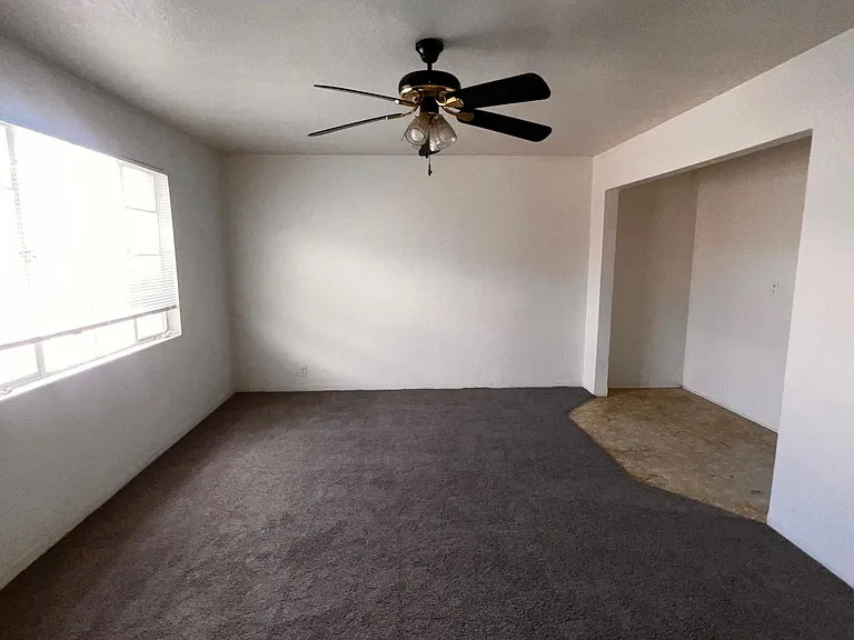731 W University Dr — Photo 2