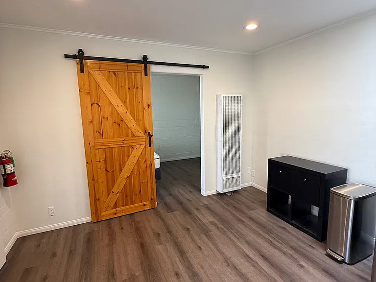 324 E Carrillo St #B — Photo 7